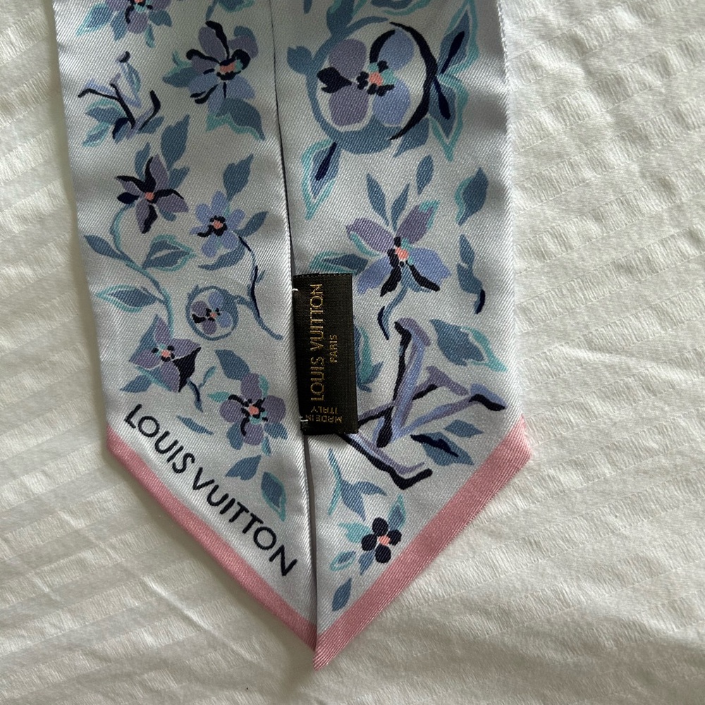 Louis Vuitton purple bandeau. NWOT. Never used. Do not have original packaging.